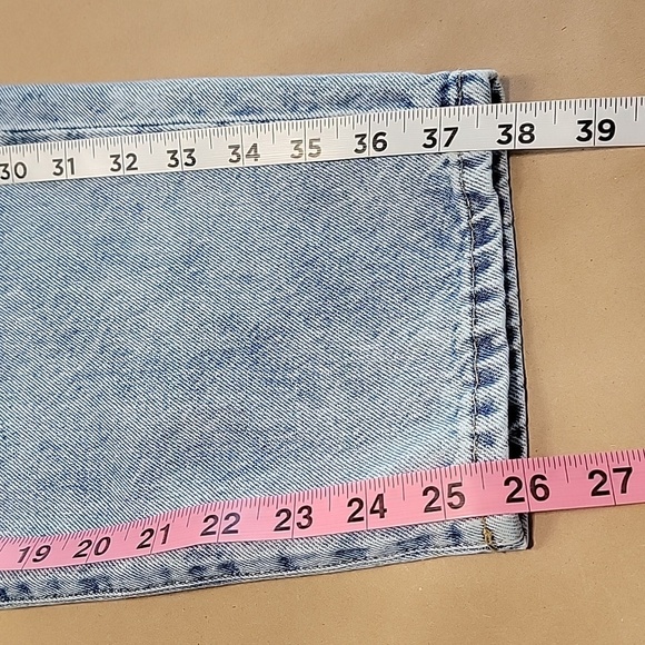 H&M  Size 8 Loose Mom Jeans, Light Wash, Distressed, Gently Used Condition - Picture 10 of 13